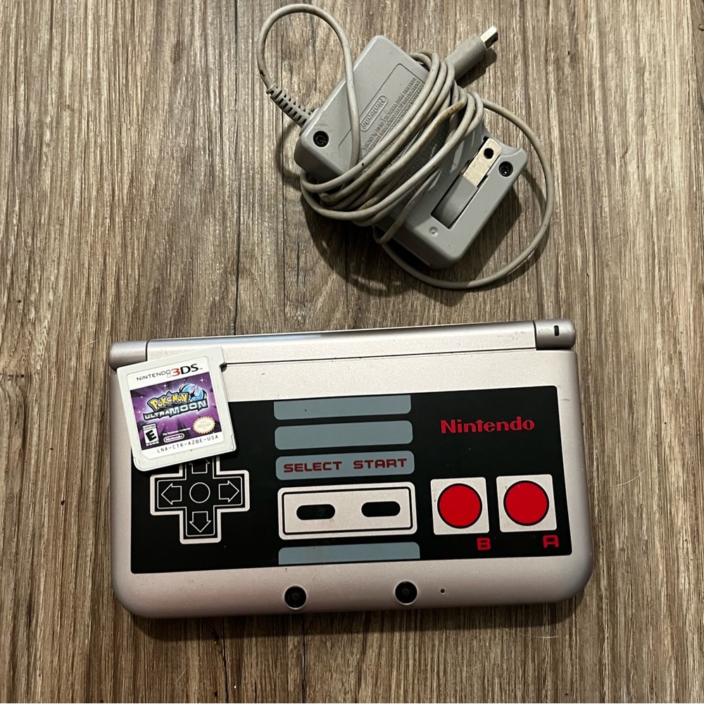 Nintendo XL 3DS with game